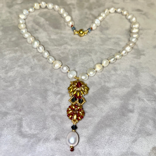 Elizabethan style necklace with  cultured pearls